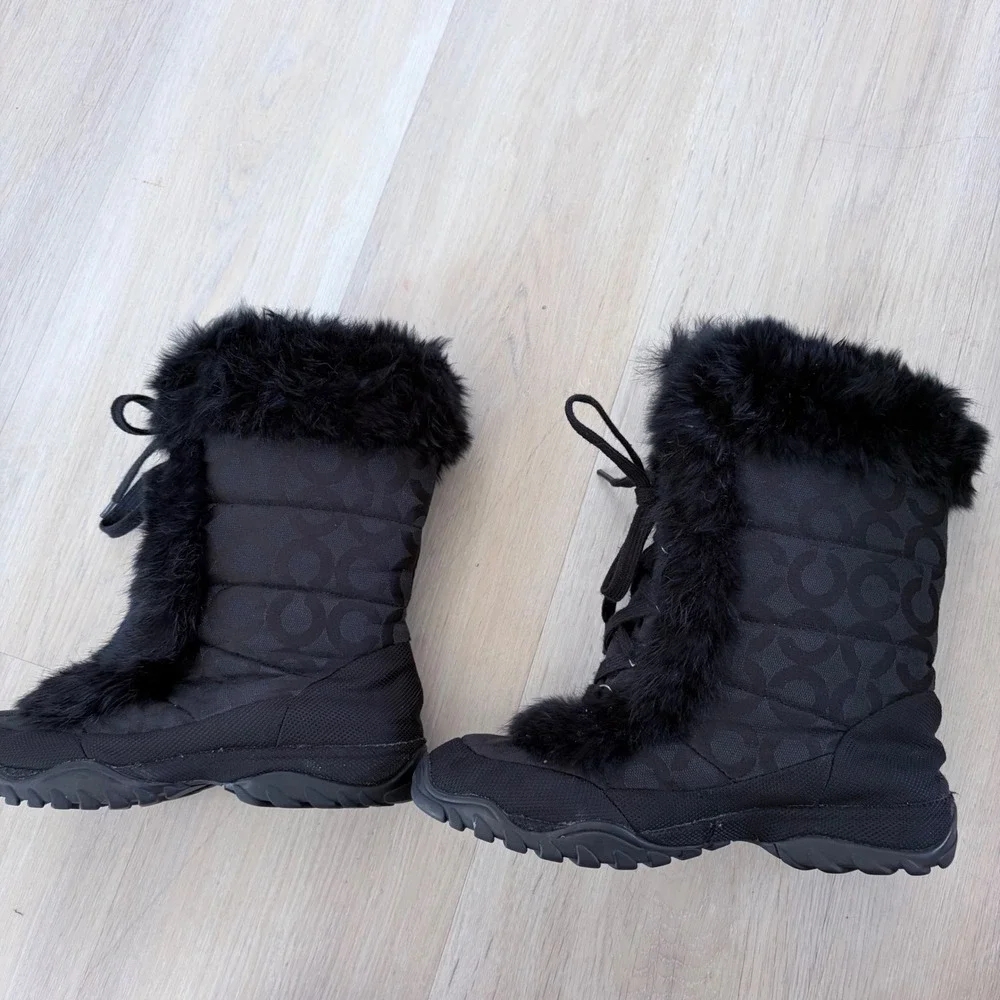 Coach Jennie Black Signature Monogram Quilted Faux Fur Snow Boots Q522 Womens 7B